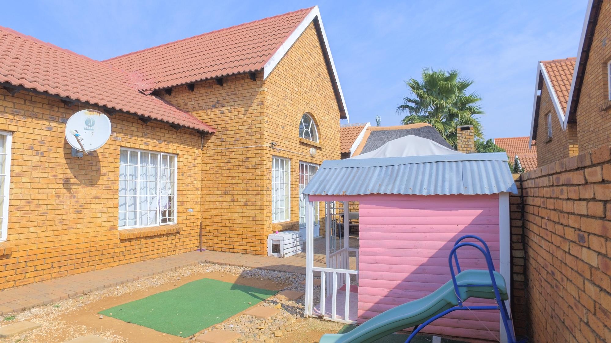 3 Bedroom Property for Sale in Safari Gardens North West